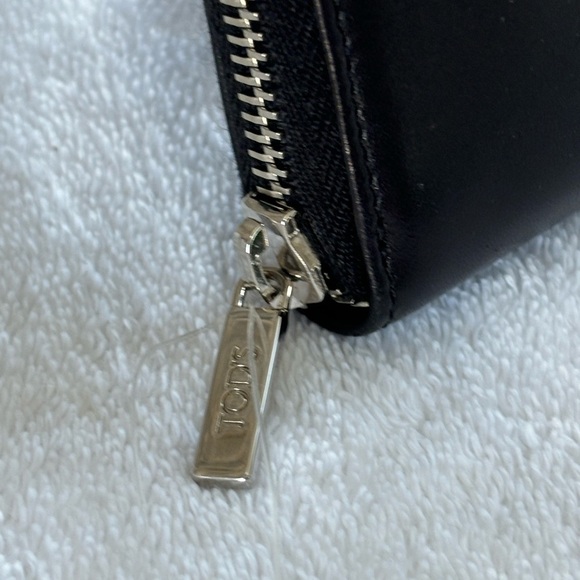 Tod’s Women’s Leather Wallet in Black , a few light scuffs but never used - Picture 2 of 8